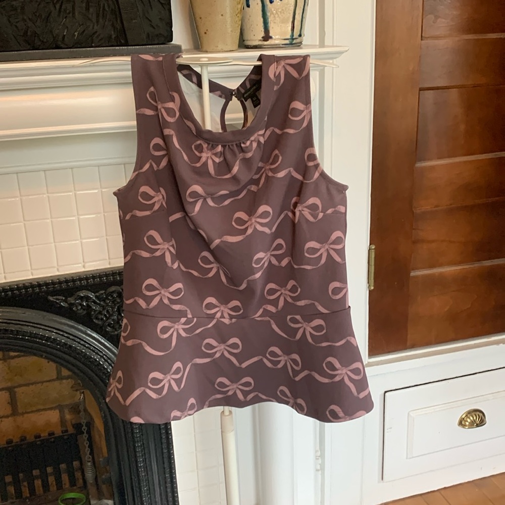 Banana Republic sleeveless peplum top.‎ Worn about 4x